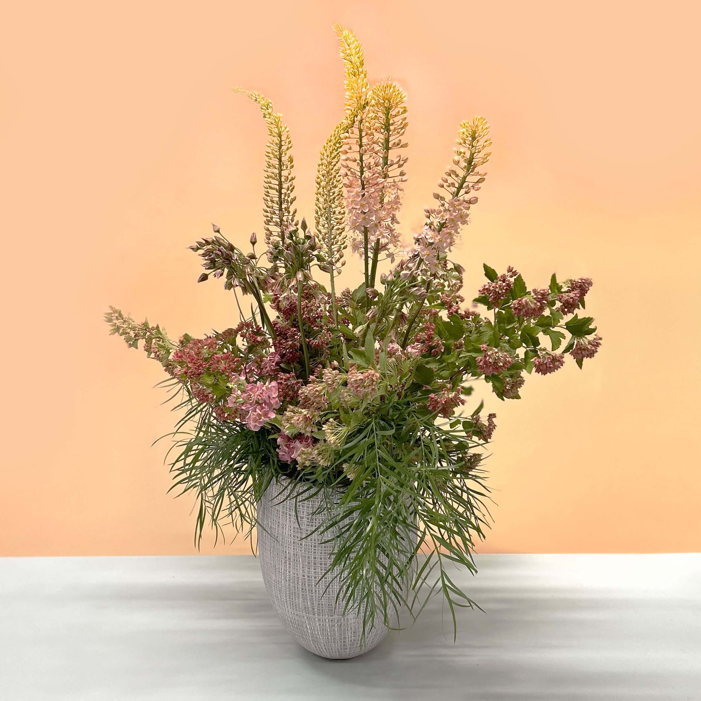 Medium entrance flower arrangement for a workplace countertop, workplace weeklies for B2B flowers in Toronto, Quince Flowers – Toronto’s best florist, available near you.