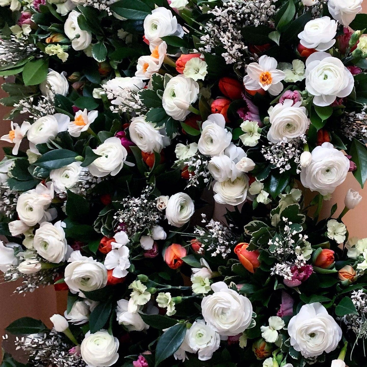 Wonderblooms monthly flower subscription from Quince Flowers, Toronto Florist and flower delivery. Order online for flower & plant subscriptions from the best florist in Toronto near you.