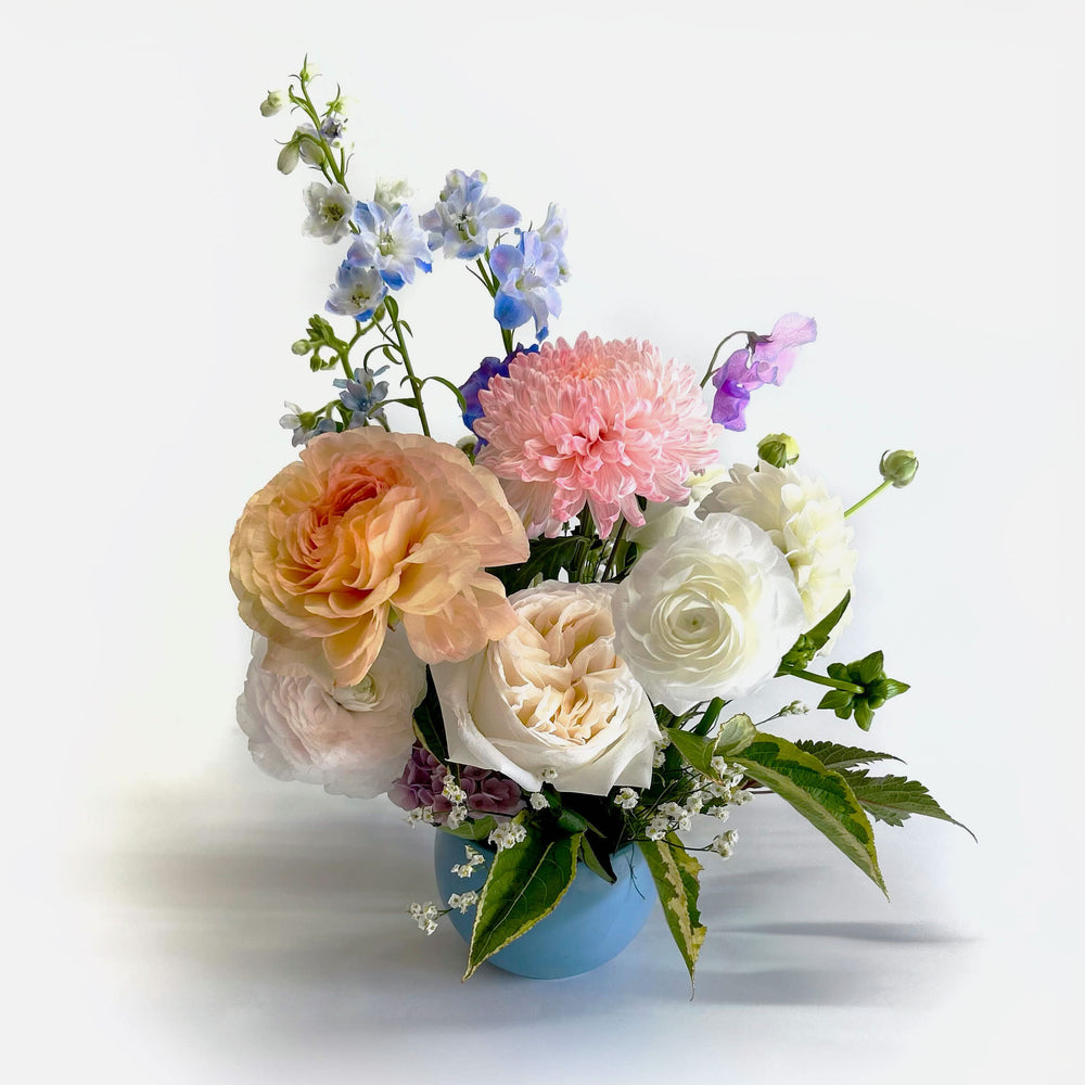 
                      
                        Closeup of soft white, pink and blue flowers. Bloomscape, garland, bud vases, tabletop landscape, centrepieces, deluxe garland. Our low and lush table centrepieces for round tables are designed with your colour palette and event ambiance in mind. From the best wedding florist in Toronto Quince Flowers.
                      
                    