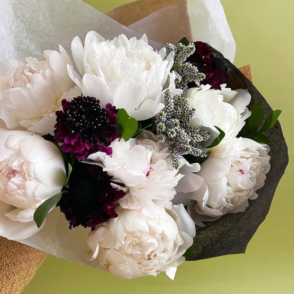 
                      
                        Wonderblooms monthly flower subscription from Quince Flowers, Toronto Florist and flower delivery. Order online for flower & plant subscriptions from the best florist in Toronto near you.
                      
                    